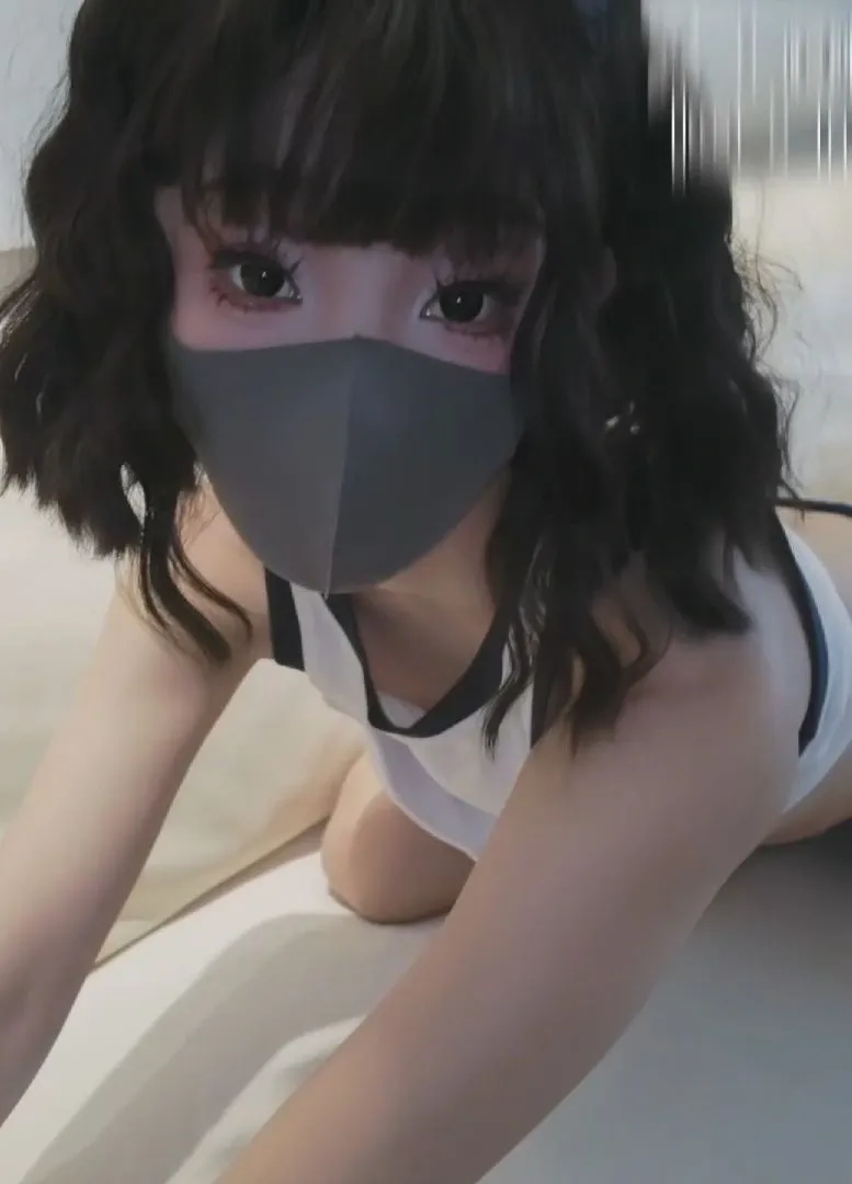 年轻初次下海拍摄对台玩偶姐姐