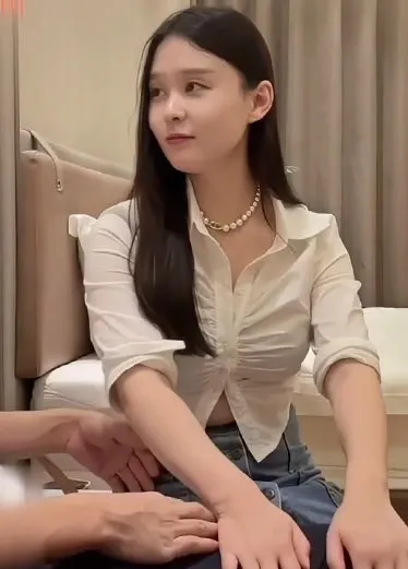 约到很气质好看的小姐姐身板修长又好看体感好还一直淫叫